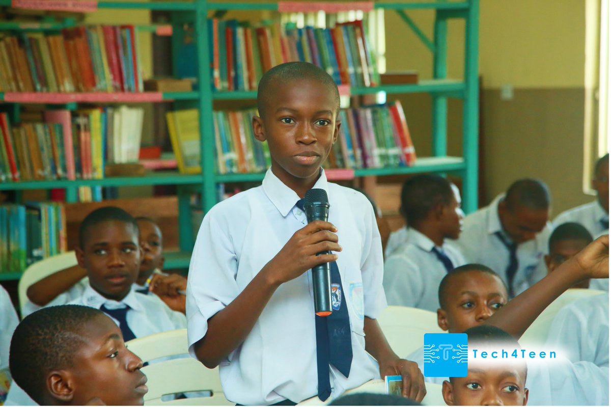 AdedejiOshinojo's tweet photo. TECH is the Present/Future and @_Tech4Teen is on a mission to equip the next generation with the knowledge needed. 
We also selected 30 students who will be part of our Tech Club who will be part of our training

 @officialnyscng 
#TechAwareness
#Tech4Teen
#NYSCCDSPROJECT https://t.co/9D8QFpWUaU