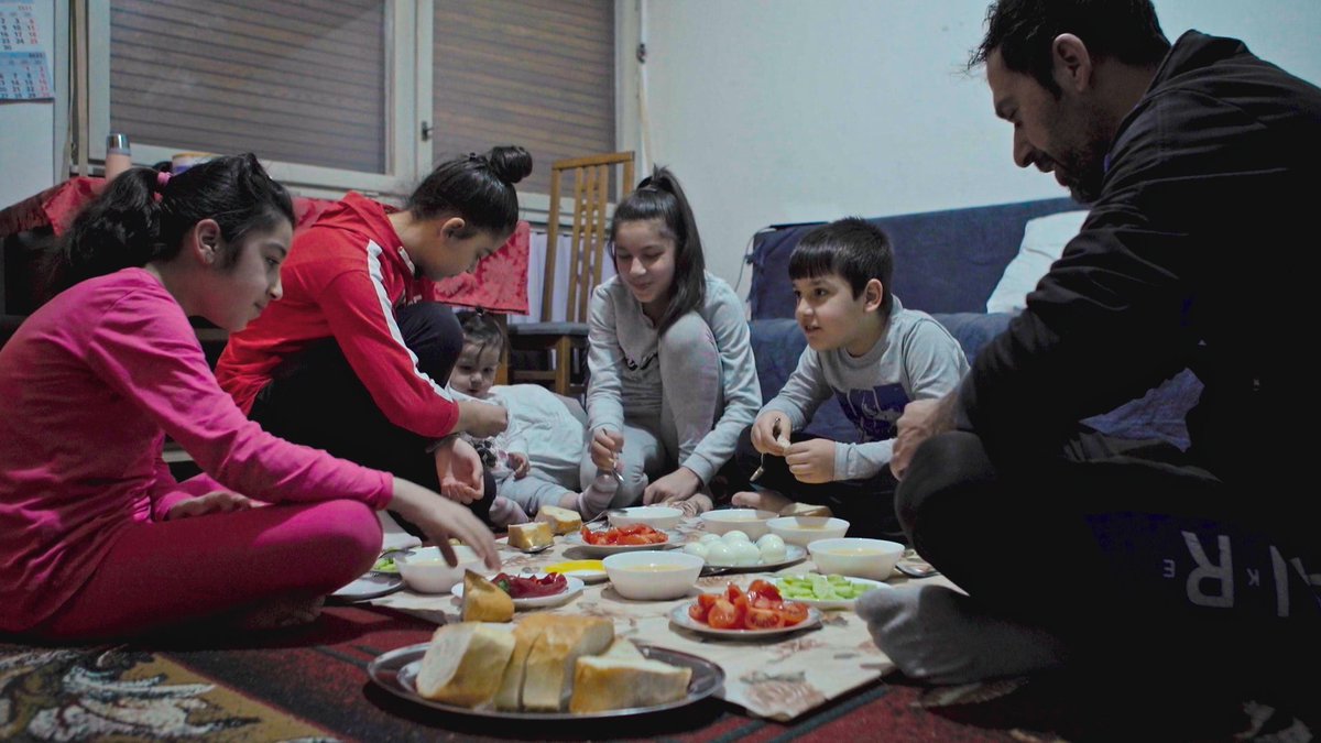 Više od pola obitelji ne sjeća se rodnog Alepa, a najmlađa je rođena Siščanka 🧡
"Pustite me sanjati" u serijalu Novi susjedi
👇🏽
HTV2 utorak 18:40
<a href="/CentarCKD/">Centar za kulturu dijaloga - CKD</a>
<a href="/CMSZagreb/">Centar za mirovne studije/Centre for Peace Studies</a> 
<a href="/MDI_UK/">Media Diversity Institute</a> 
<a href="/mojHRT/">mojHRT</a> 
<a href="/newneighbours1/">New Neighbours</a>