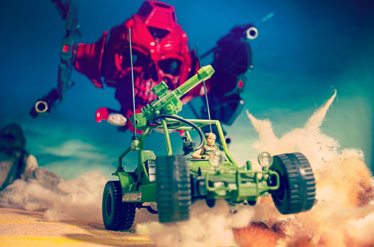 TheFullForce's tweet photo. ☠ DEADLY CHASE IN THE DESERT!! ☠
How about this then? A jaw dropping sneak peek from the upcoming book, 'TOTAL ROBOSKULL', from Brian Hickey and Paddy Lennon!! Featuring the #RoboskullMKII from #Skeletron!!
#TotalRoboskull #Roboskull #RedShadows #Dio #Diorama #ToyPhotography https://t.co/emkuafON4W