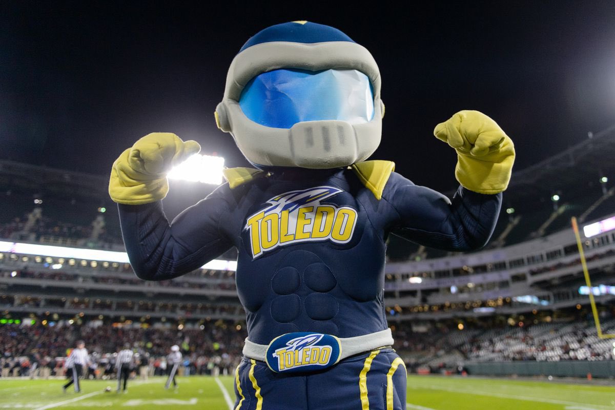 camsmithh1's tweet photo. After a great visit I’m blessed to announce I have received a(n) offer to the University of Toledo! @CoachRossWatson @CoachCandle @ToledoFB #LiftOff 🚀 https://t.co/2b5D5BkADD
