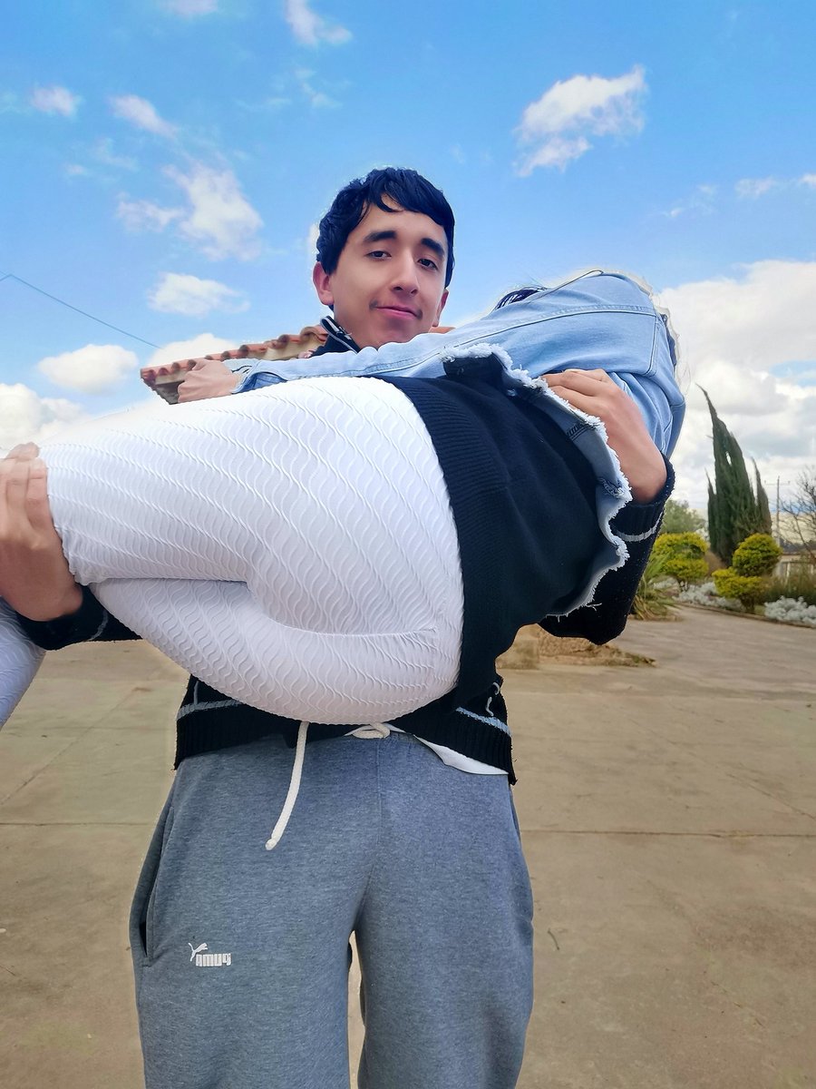 La foto q toma mi novia. 🥺💗
                     VS
La foto q tomo yo sorry amor. 😂💗
Da Fav❤️ y Rt 🔄 a este Tweet
Gain Followers, follow for follow. 
#ElReino 👑💙