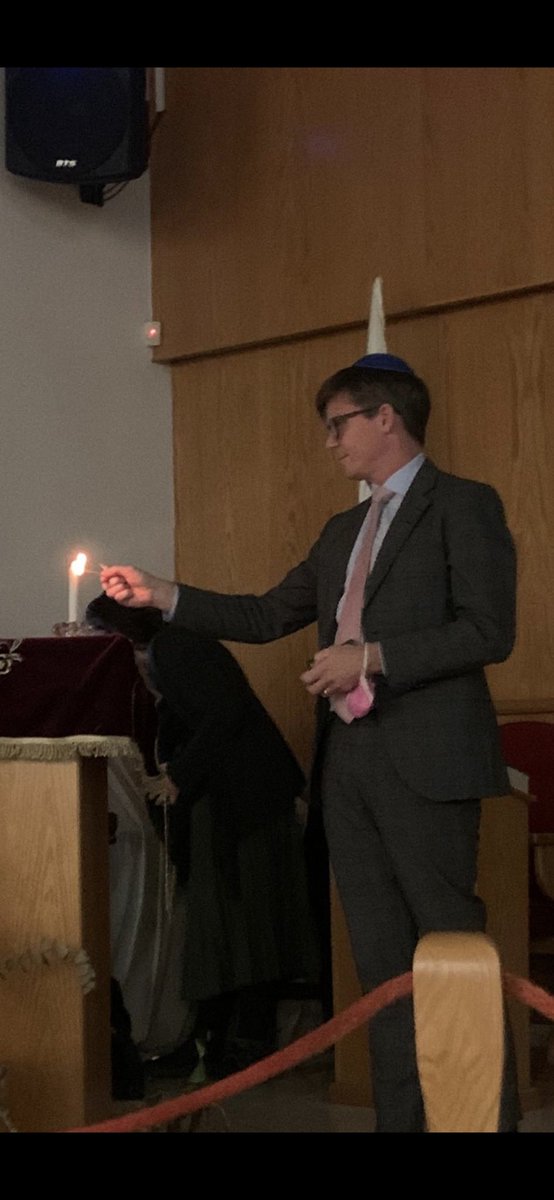 Honored to light a candle for Raoul Wallenberg in Bet Israel Masorti Synagogue. Let this hero inspire us to stand up for human rights and tolerant societies, and to fight antisemitism and racism of today.
