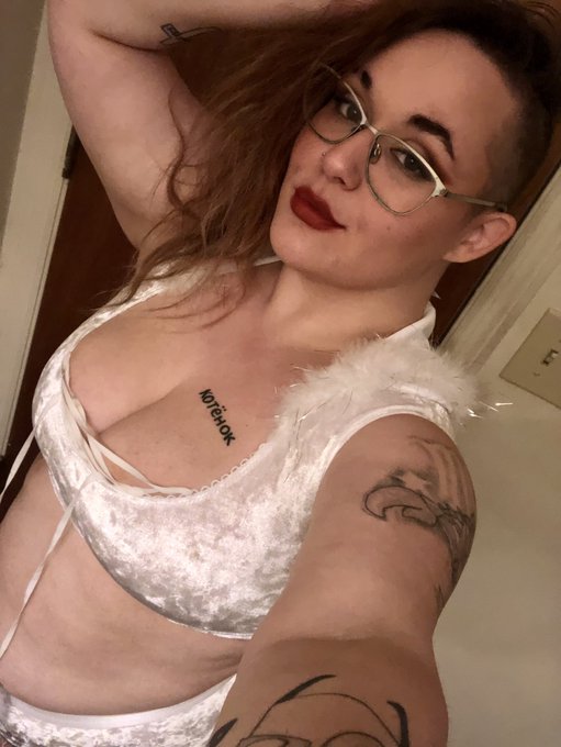 It&rsquo;s snowing where I am! So let&rsquo;s put these &ldquo;Snow Queen Vibes&rdquo; to good use ❄️ https://t.co/MaUQ2N2DB<a href="/tag/homeless"class="tags"><span>#homeless</span></a>