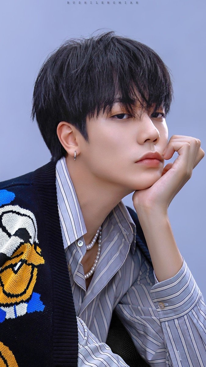 xiaogui_js's tweet image. but honestly all of them this man is perfect