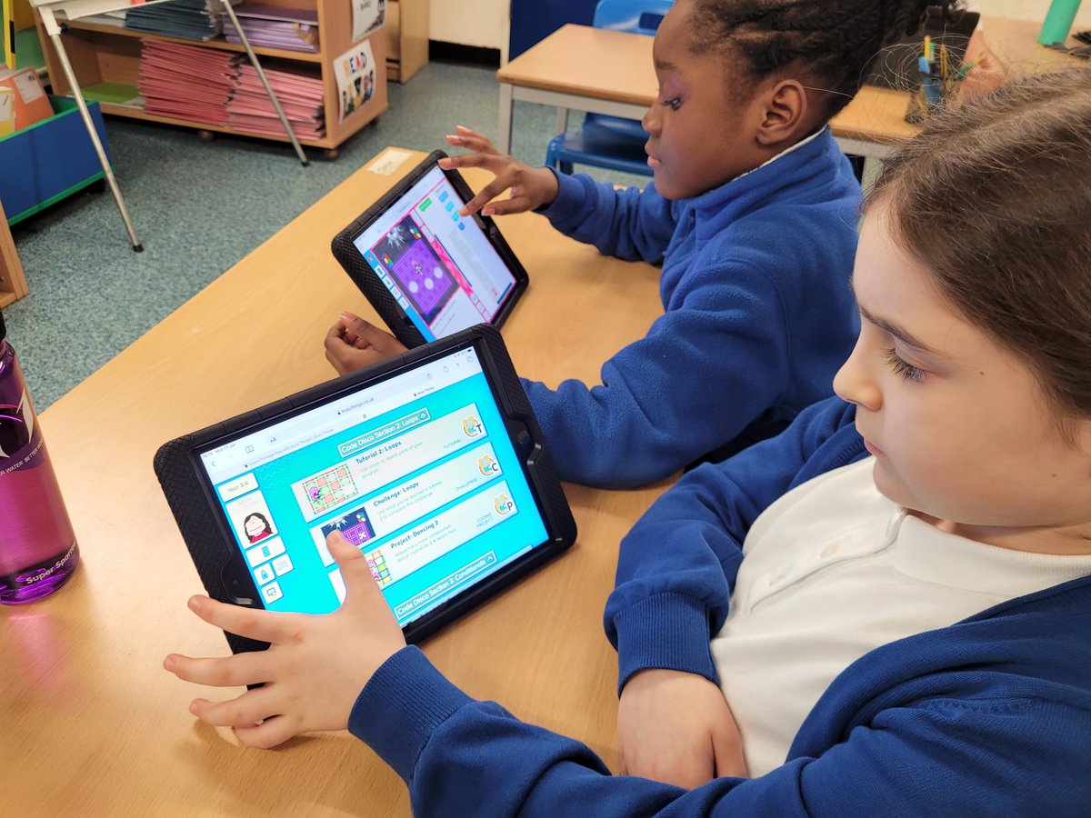 RPSComputing's tweet photo. Year 3 pupils learning how loops can be used to repeat parts of a program. #busythings #codedisco https://t.co/LBhEQZ2g4S