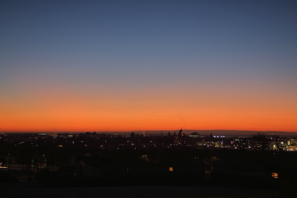 ZhangChaosheng's tweet image. Skyline of Galway City