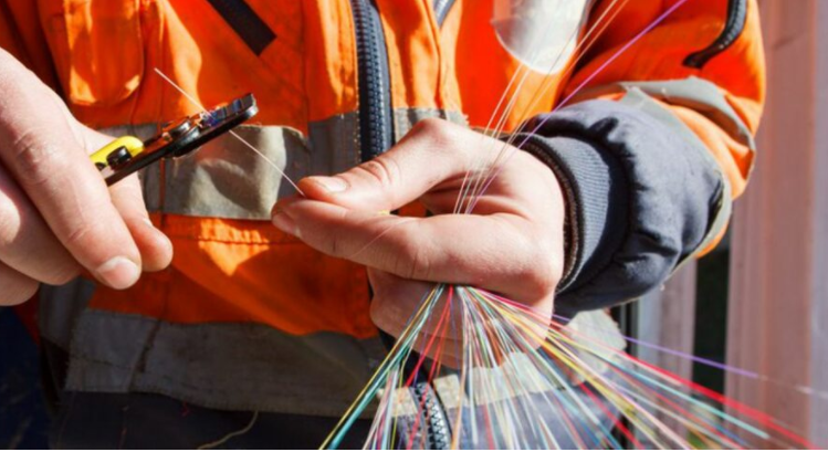 La #fibre avance en <a href="/DeuxSevres/">79 le Département</a> avec <a href="/OrangeNvAquit/">Orange Nouvelle Aquitaine</a> .Didier VOY Maire de LE TALLUD et JP CHAUSSONEAUX Maire de POMPAIRE s'y préparent.
Merci à la Team AMEL
<a href="/olivierdefosse/">Olivier Defosse</a> @LEVEQUE_B <a href="/PreherH/">Preher Hubert</a> @ParthenayGatine  <a href="/MariePiMissioux/">Marie-Pierre Missioux</a> <a href="/2SEVRESTOURISME/">Deux-Sèvres Tourisme</a> <a href="/d_charbonneau_/">David Charbonneau</a> <a href="/NR_Parthenay/">NR Parthenay</a>;