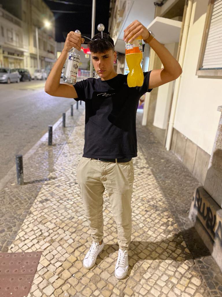 Bons tempos quando não tinha que ficar 7 dias trancado no quarto!