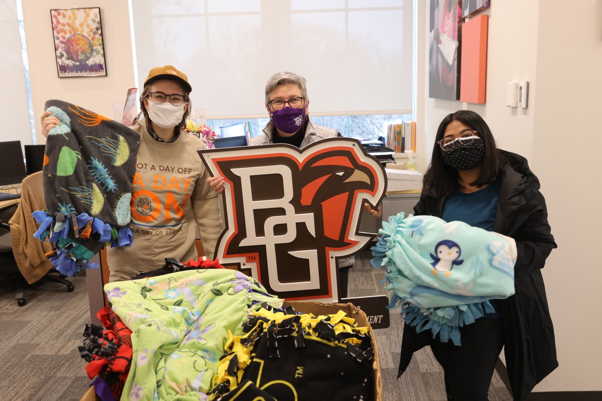bgsu's tweet photo. Thank you to the volunteers who made today #ADayOn by following in steps of the late great Dr. King. As a public university for the public good, BGSU is committed to creating more just and compassionate communities through civic engagement and service. #BGSUMLK https://t.co/FaBrLSGVmR