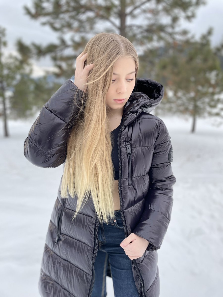 bellasbadmom's tweet photo. Loving the @MichaelKors puffer! #montanamodel #michaelkors #pufferjacket #bellalynofficial https://t.co/kO9ArKOzVj
