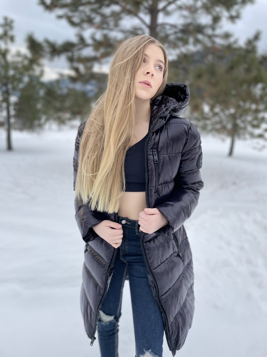 bellasbadmom's tweet photo. Loving the @MichaelKors puffer! #montanamodel #michaelkors #pufferjacket #bellalynofficial https://t.co/kO9ArKOzVj