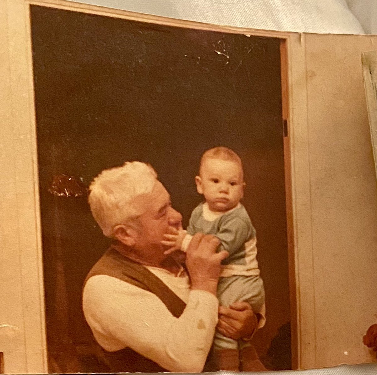 antoniopags's tweet photo. The first full moon of the year was very important to my grandfather. (Thatโs him, holding me). Heโd pray in every doorway of our home and then sprinkle holy water on our shoes, a ritual of blessing and protection.
#italianfolkmagic ๐คโค๏ธ๐งฟ https://t.co/aVBh0NdoS8