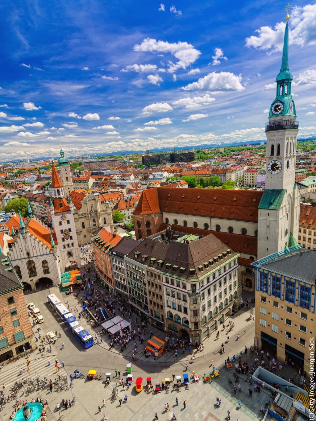 ドイツ観光局 バイエルン州 ミュンヘンの旧市街にある代表的な教会 どの教会の塔が一番高いかご存じですか 左 聖ペーター教会 右上 フラウエン教会 右下 聖霊教会 正解はフラウエン教会 ちなみに右の塔 北塔98 57m が左 南塔98 45m より12cm ドイツ観光局 バイエルン州 ミュンヘンの旧市街にある代表的な教会 どの教会の塔が一番高いかご存じですか 左 聖ペーター教会 右上 フラウエン教会 右下 聖霊教会 正解はフラウエン教会 ちなみに右の塔 北塔98 57m が左 南塔98 45m より12cm