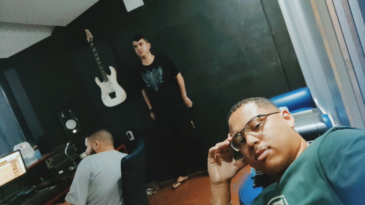 slprotagonista's tweet photo. Bora, continuar com os projetos!
#MedleyDosProtagonistas2
#FunkRJ #FunkRaiz #PraCima
🔥🔥🔥🔥🙌💥🚀🎤🎶 https://t.co/WXlbWCb8QI