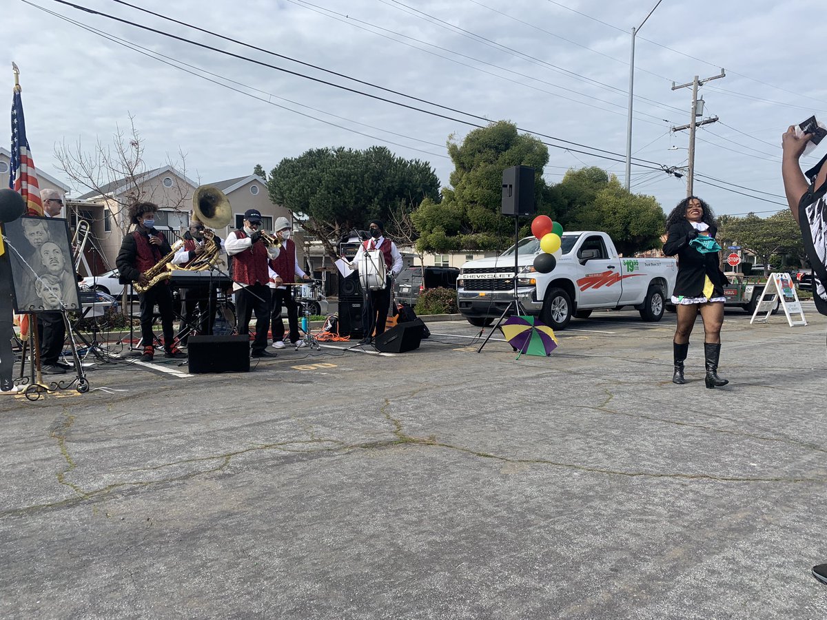 CDubbTheHost's tweet photo. Such a great day today at the 33rd Annual El Cerrito #MLKDay Parade which was a car caravan two years in a row! #MLKDay2022 #ElCerritoCa https://t.co/wNX7y0MTa7