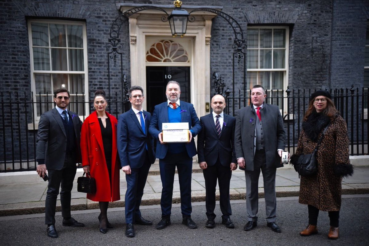 djsnear's tweet photo. “Today we delivered 360,000 signatures to @10DowningStreet with a letter to @BorisJohnson calling for an end to Vaccine Passports, Mandate and all restrictions by 26 Jan.
We want our old Normal back fully @reutersuk 
It's crucial @sajidjavid stops the mandate too"
@Togetherdec https://t.co/66eYKhHKi7