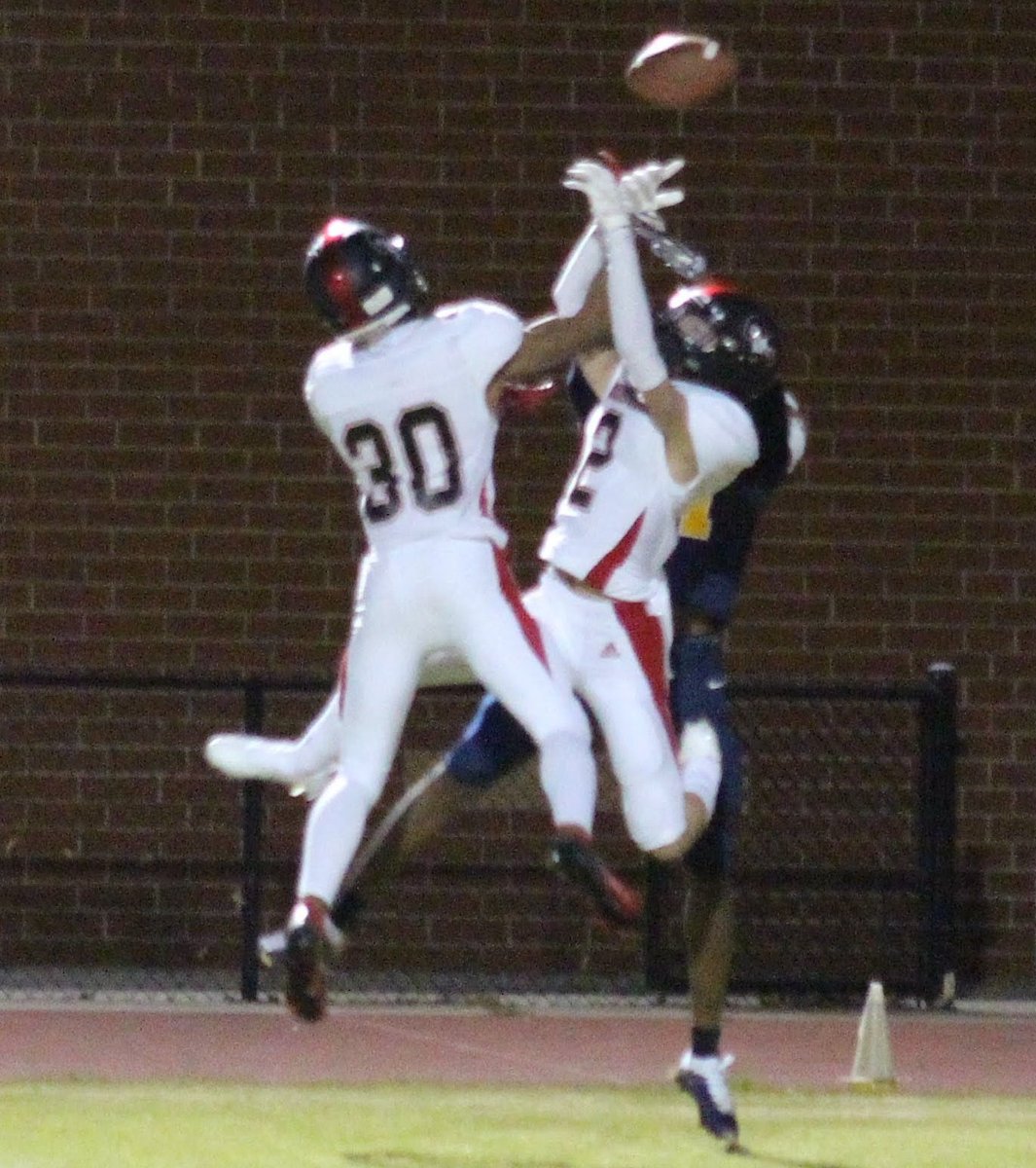 drucole's tweet image. I'll always remember the young man who wore #30! You were a warrior on the field. Best wishes for the next chapter of your life. You know how to reach me if you need me.👍🏾♥️🙏🏾