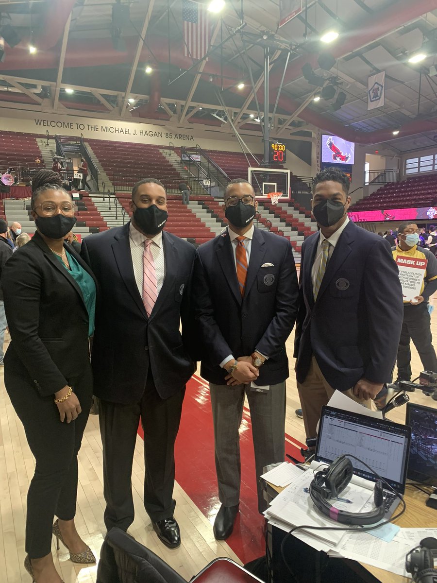 fallonstokesesq's tweet photo. Enjoyed calling the LaSalle and St. Joseph’s Women’s game with @TheWaughReport and @JustinWaltersTV ! LaSalle got a big time A 10 conference road win and it was a nail biter til the end! Really enjoyed calling this one! 🎙#analystlife #backtoAtlanta https://t.co/PVMWLPrmHH