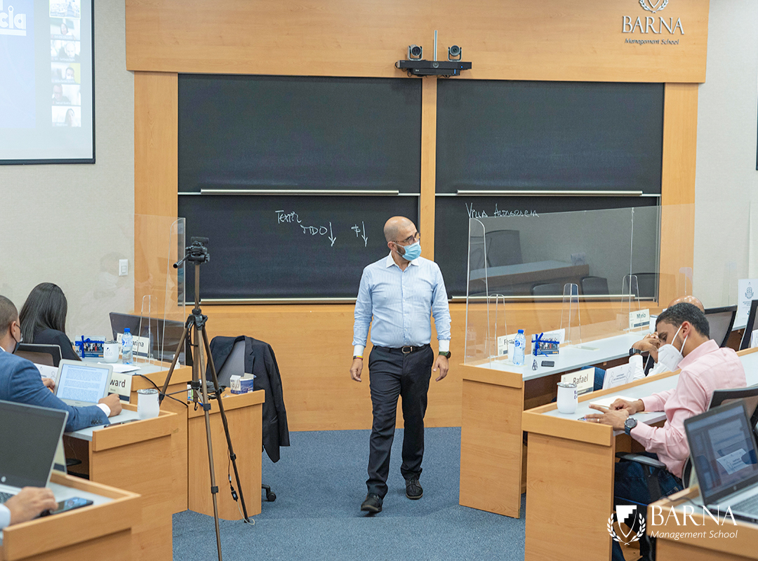 BarnaManagement's tweet photo. ¡Felicidades a los participantes del #EMBA19 por concluir con éxito su #MBA!
#OrgulloBarna https://t.co/CVcRogT8sL
