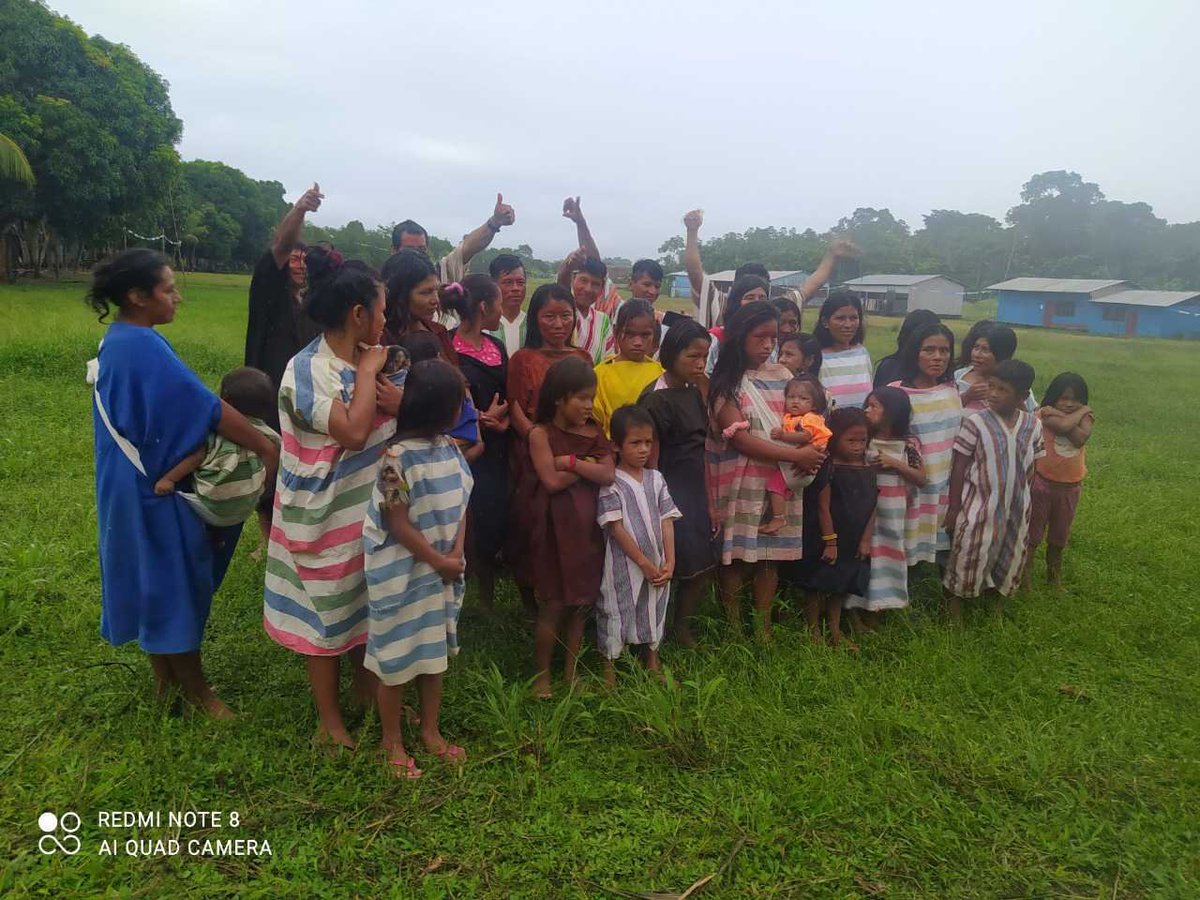 Ojo_Publico's tweet photo. La Federación de Comunidades Nativas Asháninkas del Shesea, en el distrito de Iparia, #Ucayali, solicita al @Minsa_Peru ingresar al territorio indígena en la frontera entre Perú y Brasil para vacunar contra la #COVID19 y la influenza a la población indígena. 🧵

📸: Feconashi https://t.co/wkrfk10tdJ