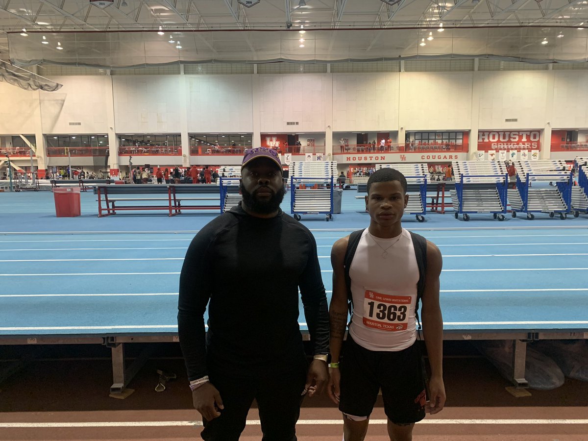 MacTrackNation's tweet photo. Great showing for the 5 Star Flyers this past weekend at the Carl Lewis Invitational, the boys competed well against the best in the country and we still have work to do. Can’t wait to see what the future holds #MPND #BUYINLOCKIN https://t.co/VfKAOED44s