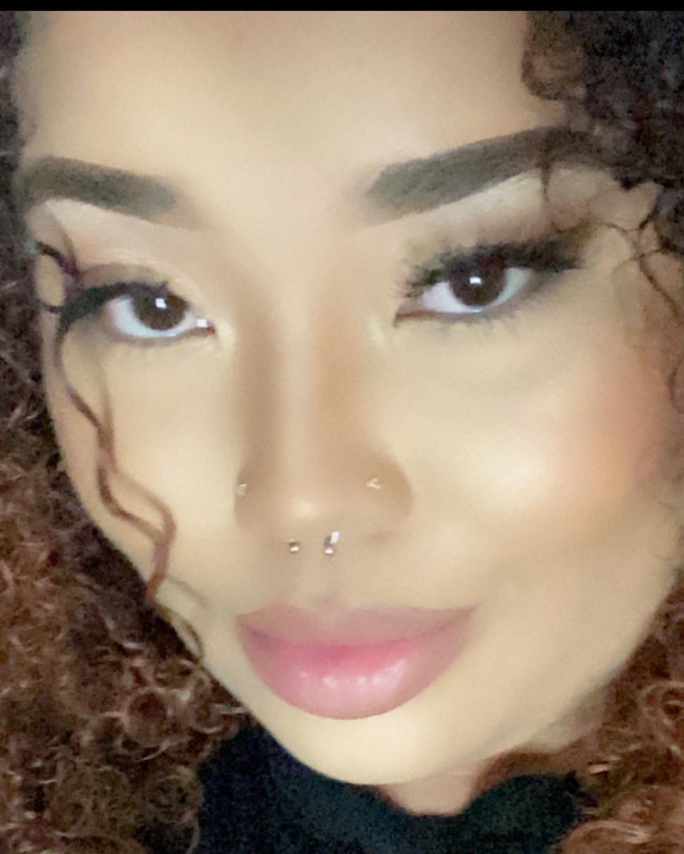 qveen__dessy's tweet photo. It’s giving face it’s giving lips can’t never tell me I’m not pretty 🥰🥰 https://t.co/2M8lX1IC8F