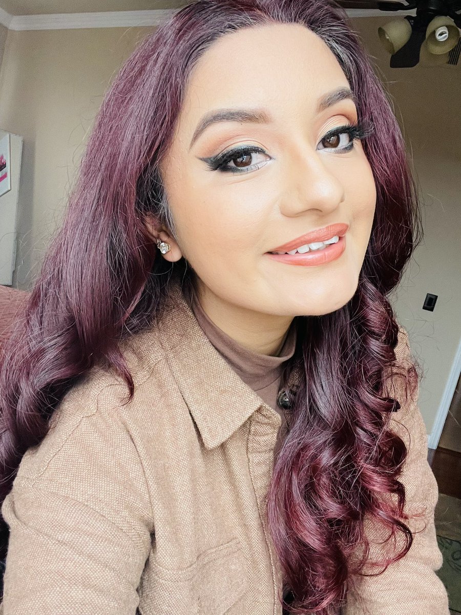 Gaby_M_Solano's tweet photo. Decisions…decisions…go back to the dark side or keep the current look..love them both https://t.co/wnfAniiZld