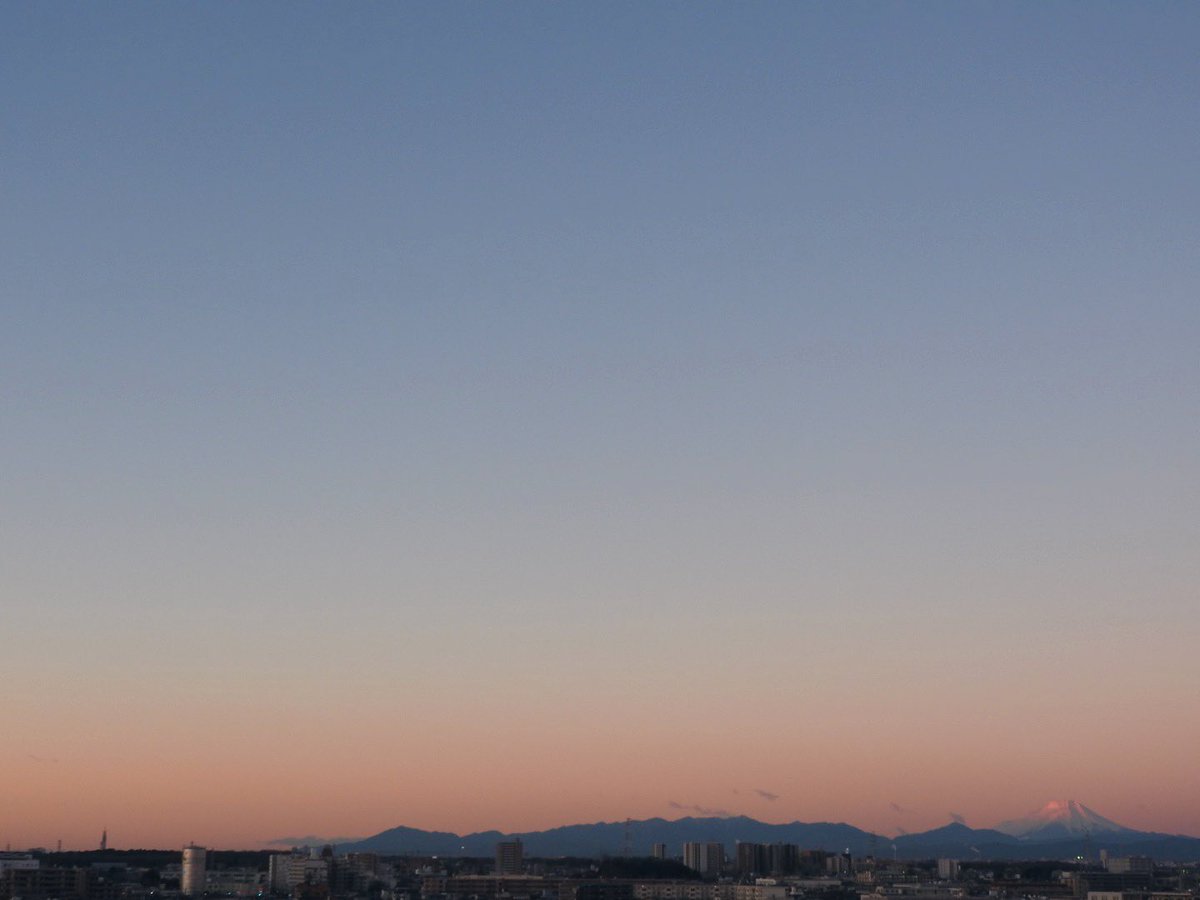 おはようございます。1月18日火曜日。 晴れ☀️ 今年最初の満月が見えました🌕 いい朝です(笑) さー、今日も元気もりっとまいりましょ〜