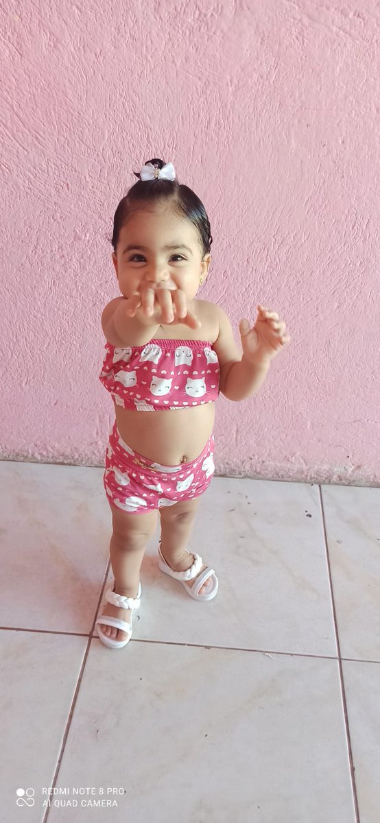 liimalimaoo's tweet photo. Tia,beija minha mao😂😂💕
#minhamodelo #euteamo❤
#calor😳 https://t.co/OzhtE424Lk