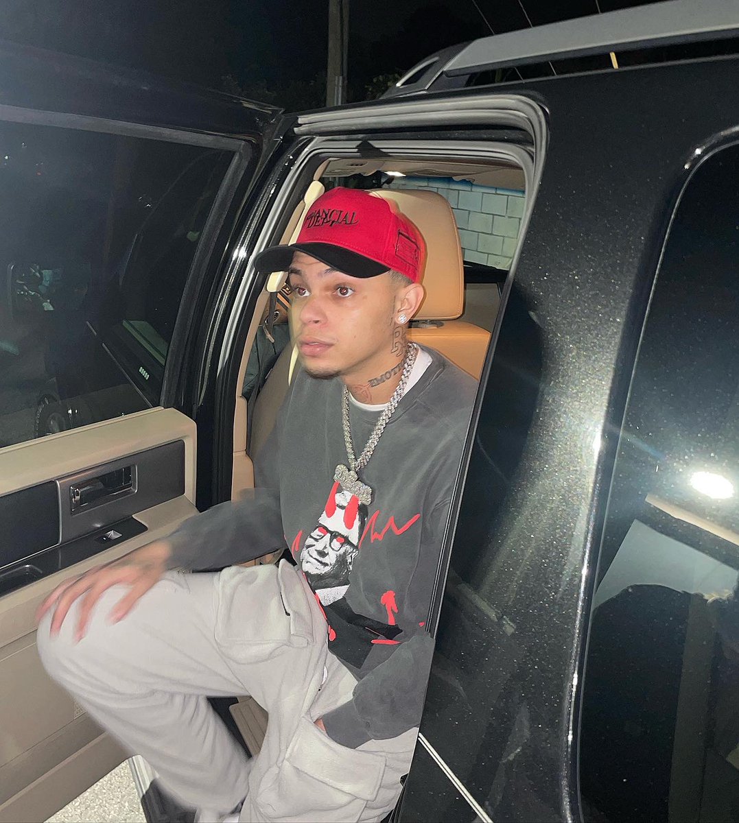 dsavage3900's tweet photo. 💕💕💕💕💕 BPL * https://t.co/ZFZlhT0ZIl