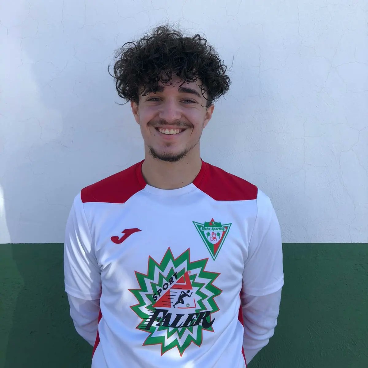 ElcheSporting1's tweet photo. Debut de Javi Vera con el Senior en un partido duro y disputado en el que asumió un rol que normalmente no asume.

Y golazo de Izan que puso el 3 a 3 definitivo 🤜🏻🤛🏻

Hay cantera 💚❤🤍 https://t.co/5QxWOw1c6n