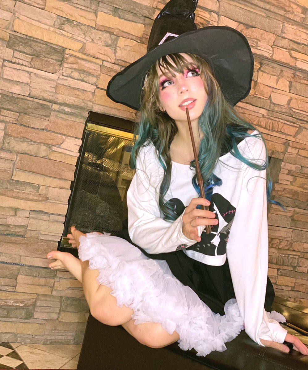 I voted for @ItsKristieBish for the #AVN Favorite Camming Cosplayer @AVNAwa...