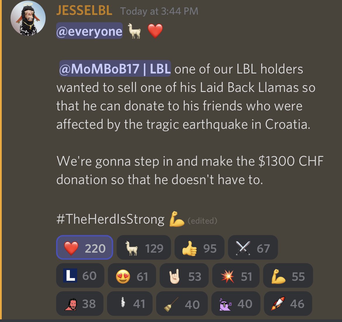 Sky_00216's tweet photo. Llama takes care of other llama @LaidBackLlamas #TheHerdIsStrong #LBL https://t.co/Iy5wArlQql
