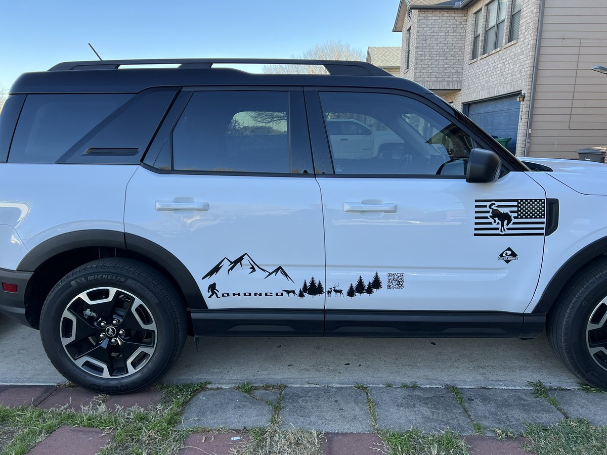 VinylDesignShac's tweet photo. I did it! #bigbronco #vinyldesignshack #broncosport #bronco #fordbronco https://t.co/8RZCEWPzMx