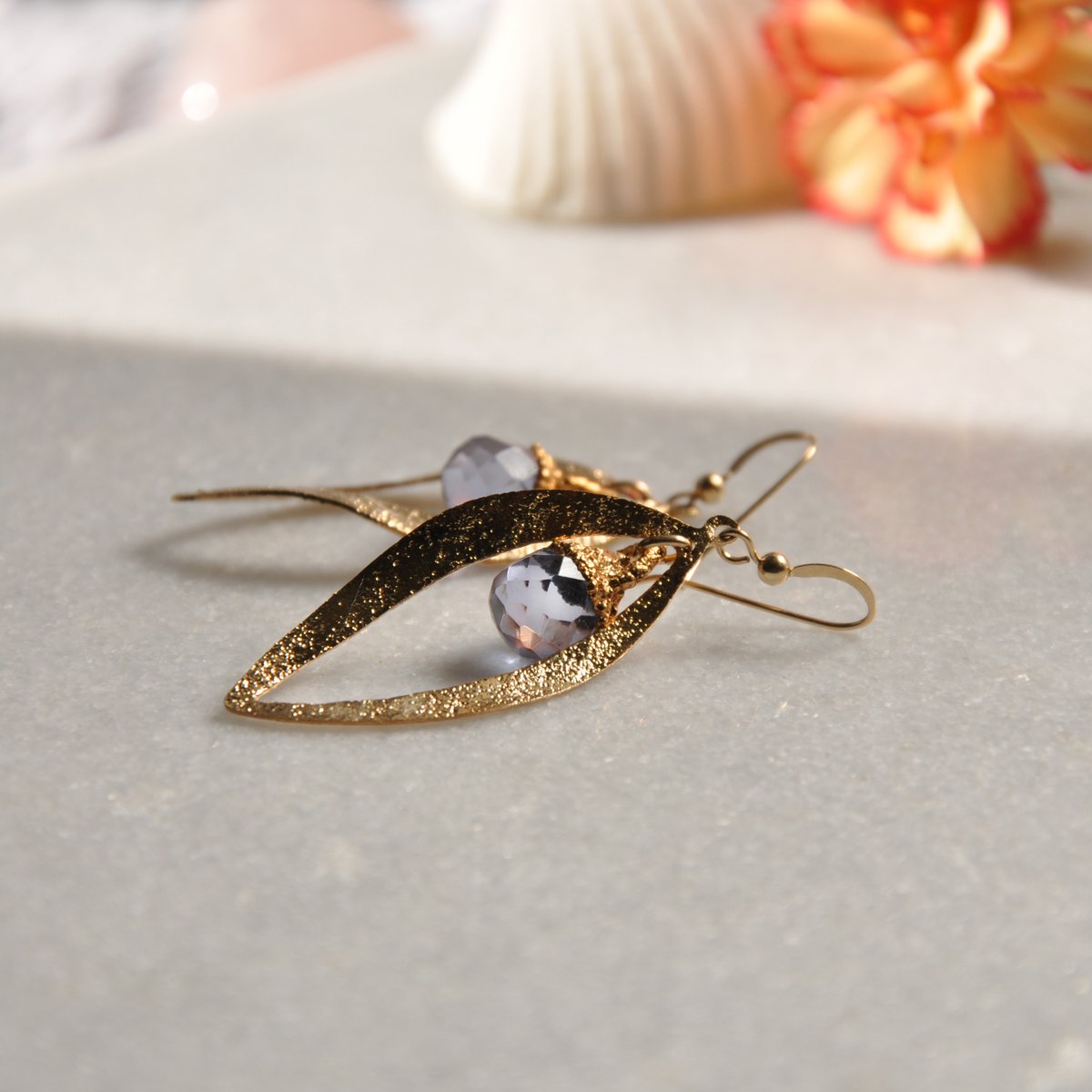 SolandVenus's tweet photo. Sparkle in the sun with these gorgeous, one of a kind earrings!✨
https://t.co/W1Jn7Jcqmu
#earrings #weddingseason #smallbusiness https://t.co/QFAHhP3yKD
