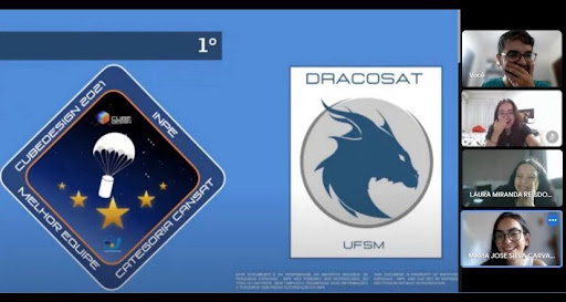 UFSM_oficial's tweet photo. 🛰️ E o bicampeonato veio! 🎉
🏆 Duas equipes do @ctufsm venceram o #CubeDesign 2021, maior competição latino-americana de Nanossatélites organizada pelo @inpe_mct e sua PG.
🤩 Esta é a segunda vez que nossos estudantes vencem a competição.
Acesse: https://t.co/Tw6LZz0Uhv. https://t.co/wXUeinILqk