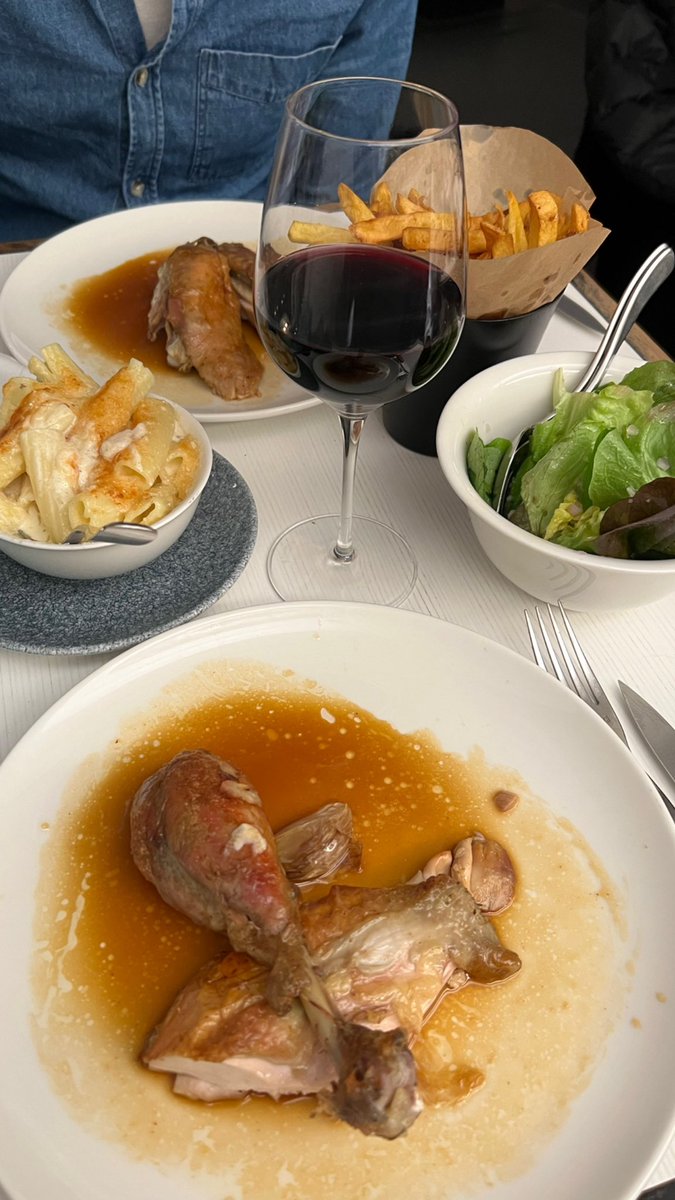 rzzomain's tweet photo. Succulent dîner #Coqetfils > 98, rue Lepic 75018 Paris @ChefWestermann https://t.co/1bgne1900F