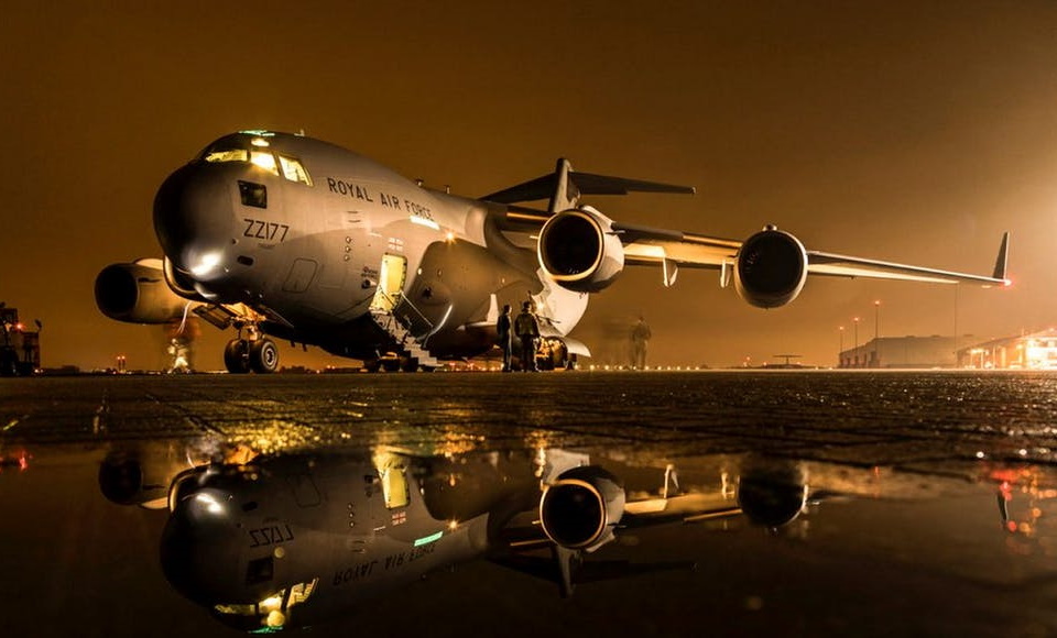 ukrmilitary's tweet photo. Британські військово-транспортні літаки C-17 доставили в Україну протитанкове озброєння у рамках додаткової військової допомоги. При цьому літаки були змушені облетіти повітряний простір Німеччини, яка відмовилася постачати Україні оборонну зброю 
https://t.co/XTJHCLHv6o https://t.co/KAWlus7zgK