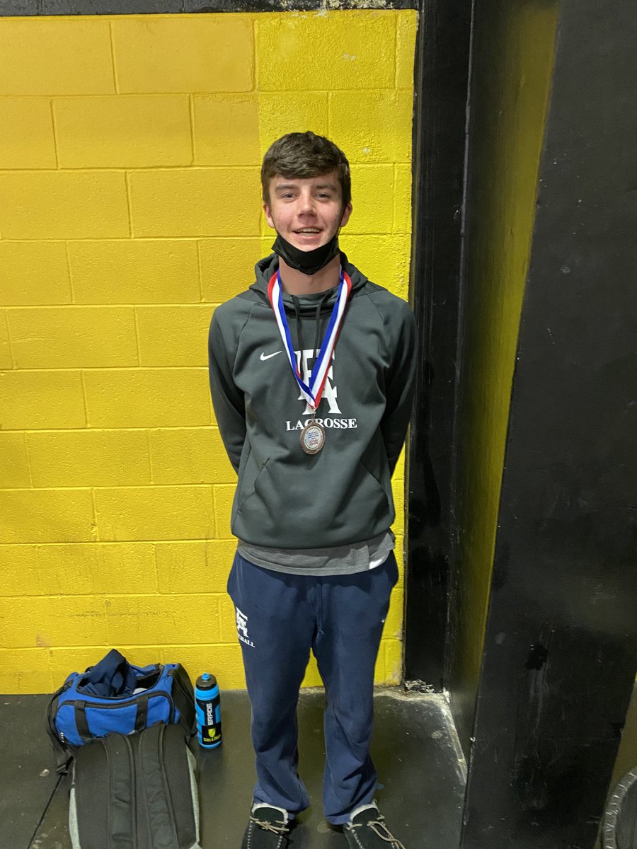 Jason Smith gets 6th in the 400 at Delcos.  Go EA!