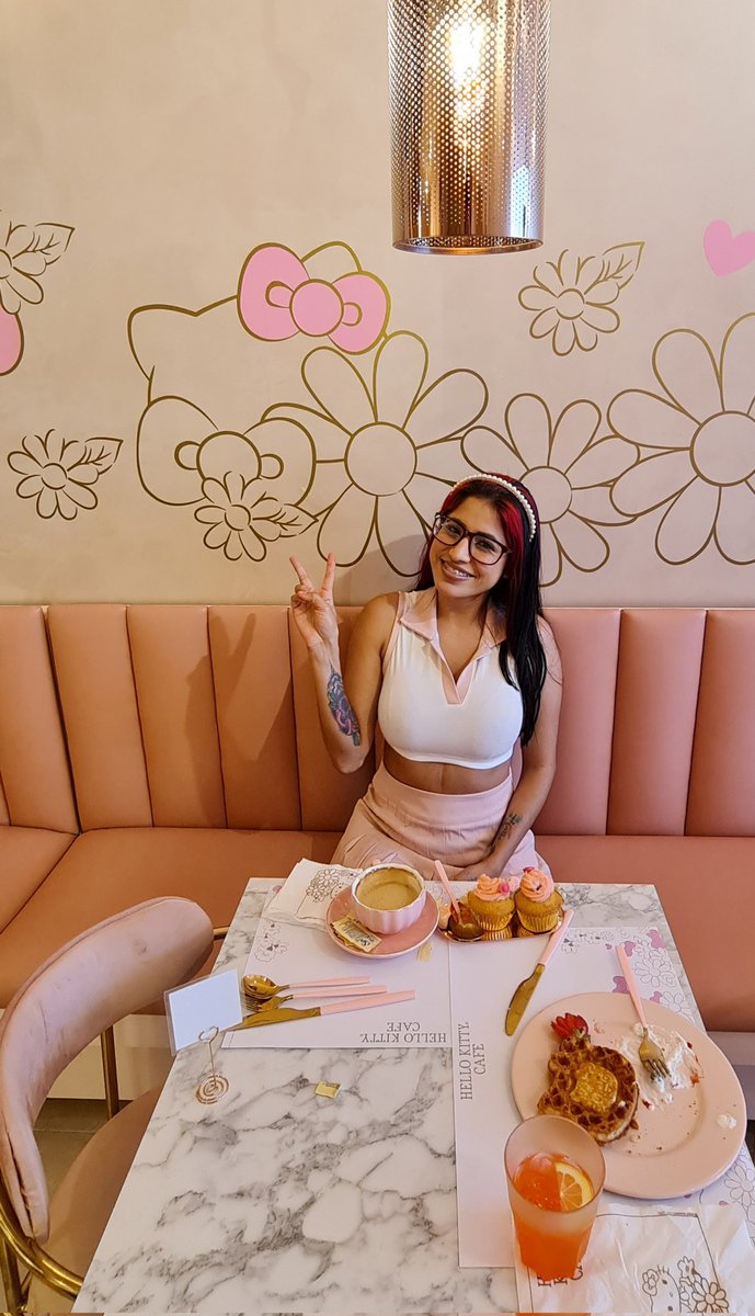 alejaflorez93's tweet photo. Me encantó el lugar de hello kitty esta bien hermoso se los recomiendo 😍
#HelloKitty https://t.co/77AC8r07la