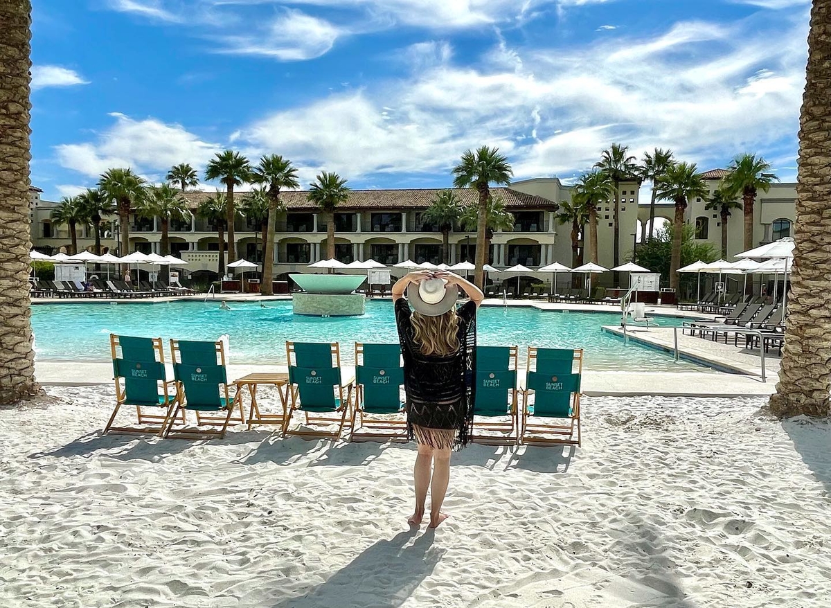 Locals wanted. Arizona residents can enjoy up to 20% off room rates when booking their sunny staycation before 5/27. Take advantage of this exclusive offer and reserve now for the perfect getaway: bit.ly/3fs4b50.

(photo by @millersellsyyc)