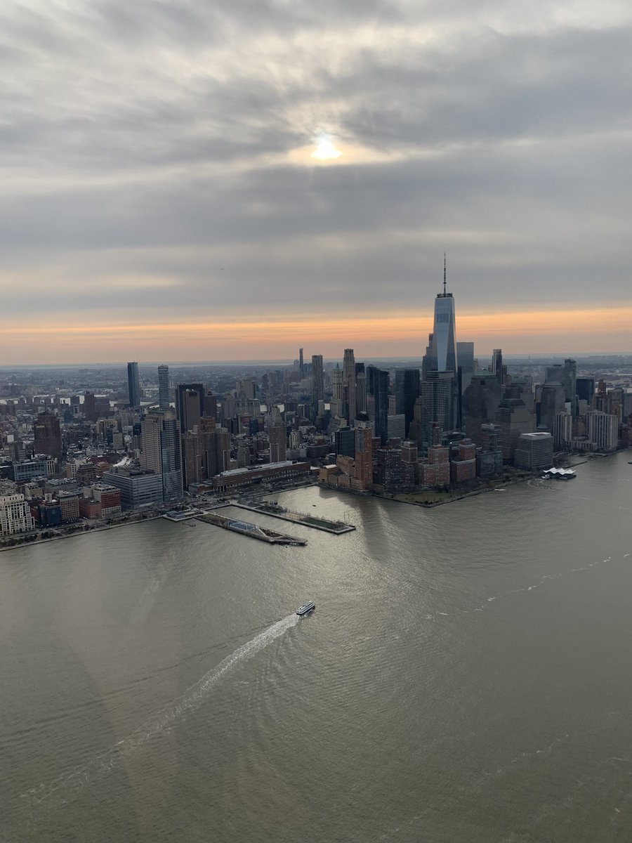 NYC Vlogs part 1 &amp; 2 are live on my YouTube channel if you fancy a watch the link is below 🌃🚕🗽🇺🇸 youtu.be/ZHKILJScEZ4