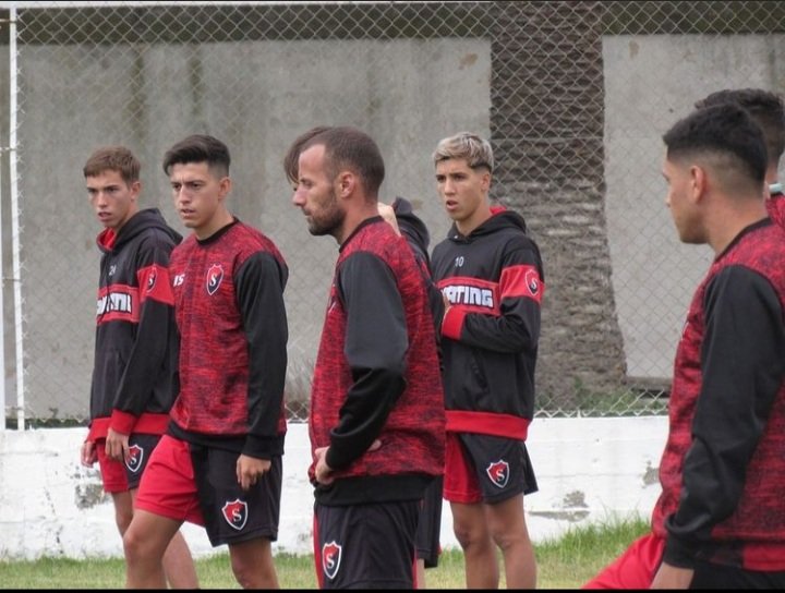 MundoSportingOk's tweet photo. #Fútbol
Comenzó la Pretemporada para el plantel superior.

#Sporting 
#CapoDelSur 
❤🖤 https://t.co/hqToc6Jtou