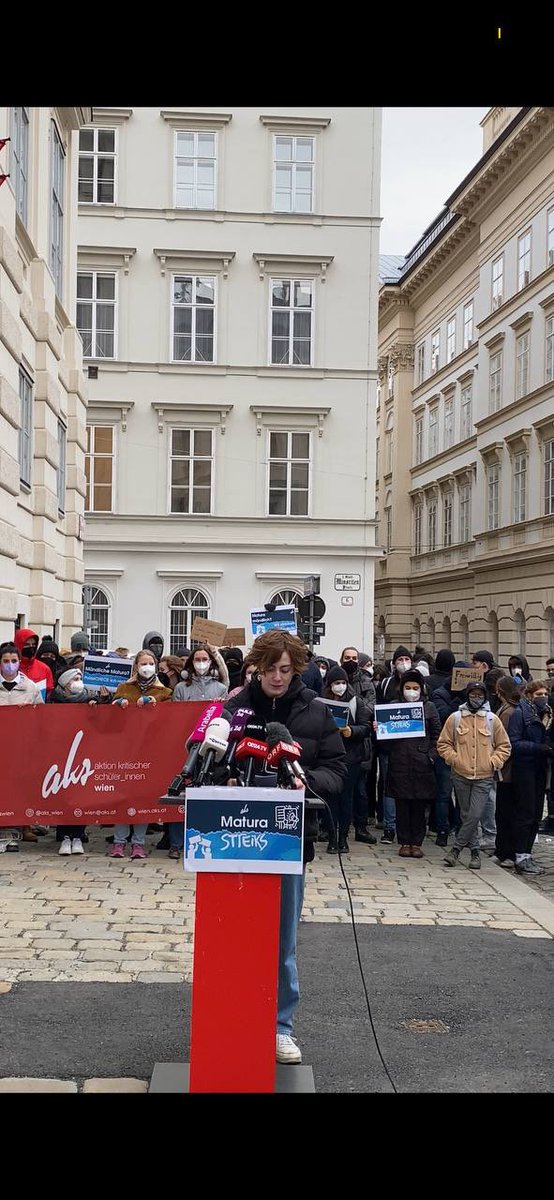 akswien's tweet photo. Heute fand unsere Pressekonferenz, sowie Spontankundgebung statt. Falls du nicht da warst, hier ein paar Eindrücke #maturastreik https://t.co/1i9HH3OFju