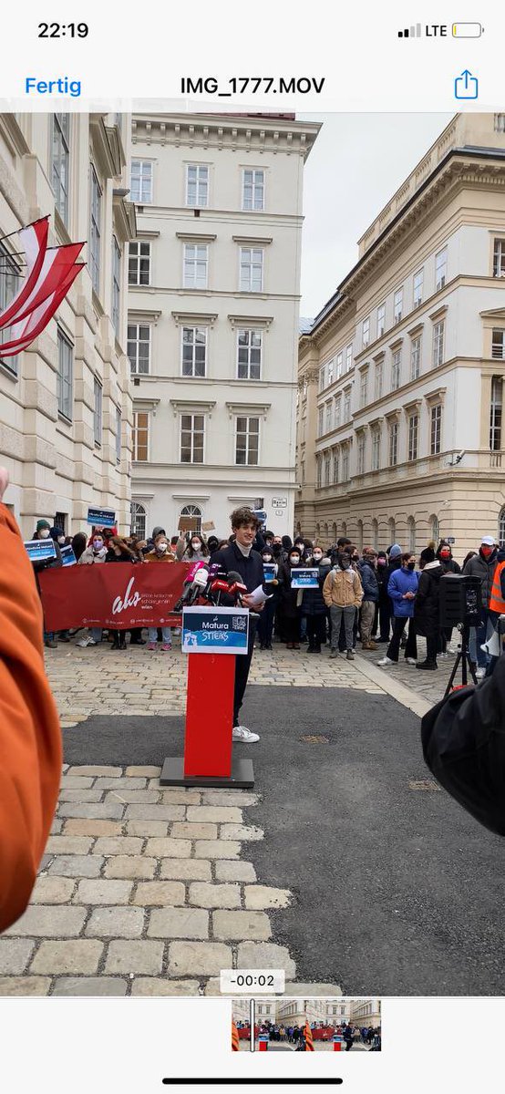 Heute fand unsere Pressekonferenz, sowie Spontankundgebung statt. Falls du nicht da warst, hier ein paar Eindrücke #maturastreik