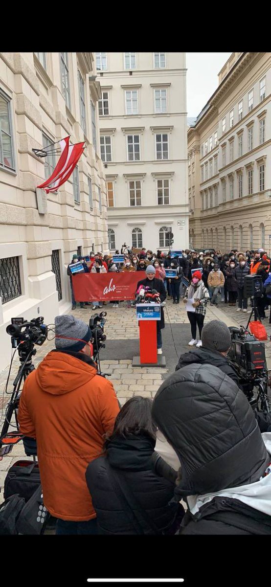 akswien's tweet photo. Heute fand unsere Pressekonferenz, sowie Spontankundgebung statt. Falls du nicht da warst, hier ein paar Eindrücke #maturastreik https://t.co/1i9HH3OFju