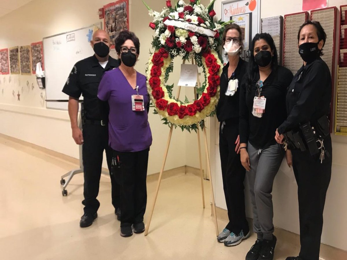 LAPDCaptMorales's tweet photo. Today, LAPD Central Area delivered a floral arrangement to LAUSCMC Staff in memory of ER Nurse Sandra Shells, who was violently punched, knocked to the ground and passed away, a senseless VIOLENT crime. RIP.@LAPDChiefMoore @LAPDGirmala @LabradaAl https://t.co/TWYWPFS3qR
