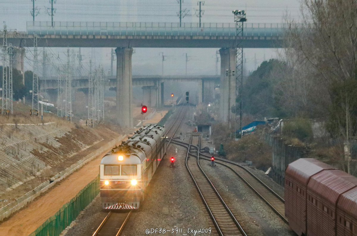 SakunaiHinata's tweet photo. かつて、合九線に運行した列車たち その一
写真:lxy2009
#おはようトレイン #中国鉄道 #合九鉄道 #DF11G #DF11 https://t.co/UNjUnwRm6I