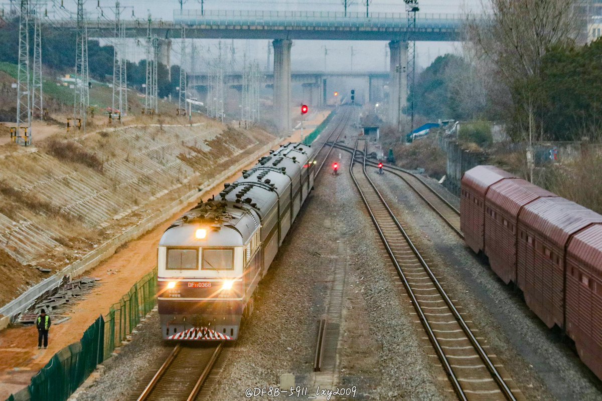 SakunaiHinata's tweet photo. かつて、合九線に運行した列車たち その一
写真:lxy2009
#おはようトレイン #中国鉄道 #合九鉄道 #DF11G #DF11 https://t.co/UNjUnwRm6I