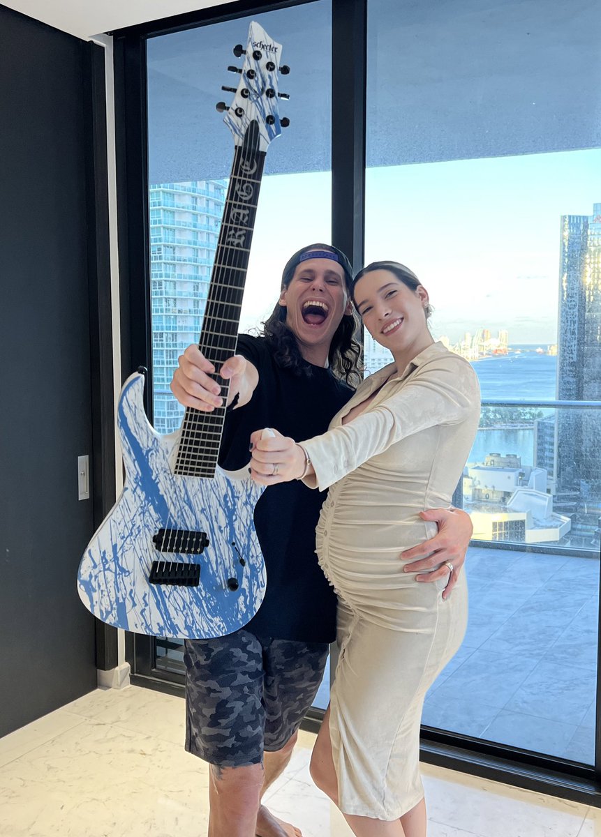 SullivanKing's tweet photo. WE’RE HAVING A LITTLE PRINCE💙😭 https://t.co/DaMhXzqE92